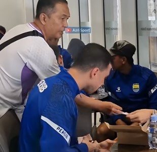 Pemain Persib dapat uang jajan. (youtube)